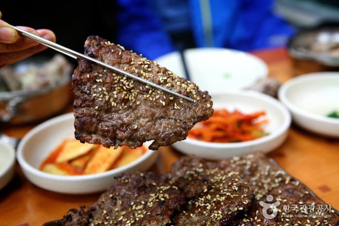 Gwangju Songjeong-dong Tteokgalbi Street (광주 송정동 떡갈비 골목)