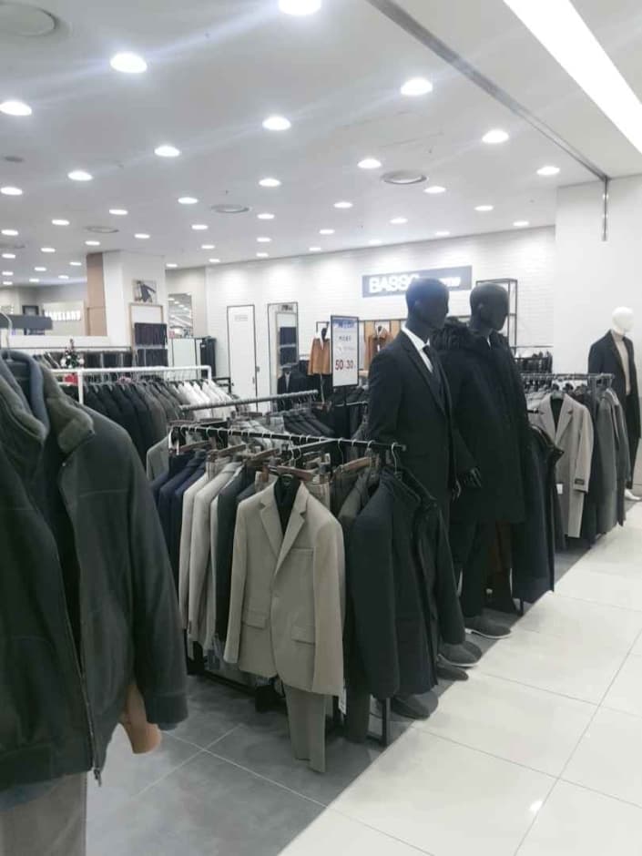 [事后免税店]Basso男装MODA奥特莱斯仁川店바쏘옴므 모다아울렛 인천점