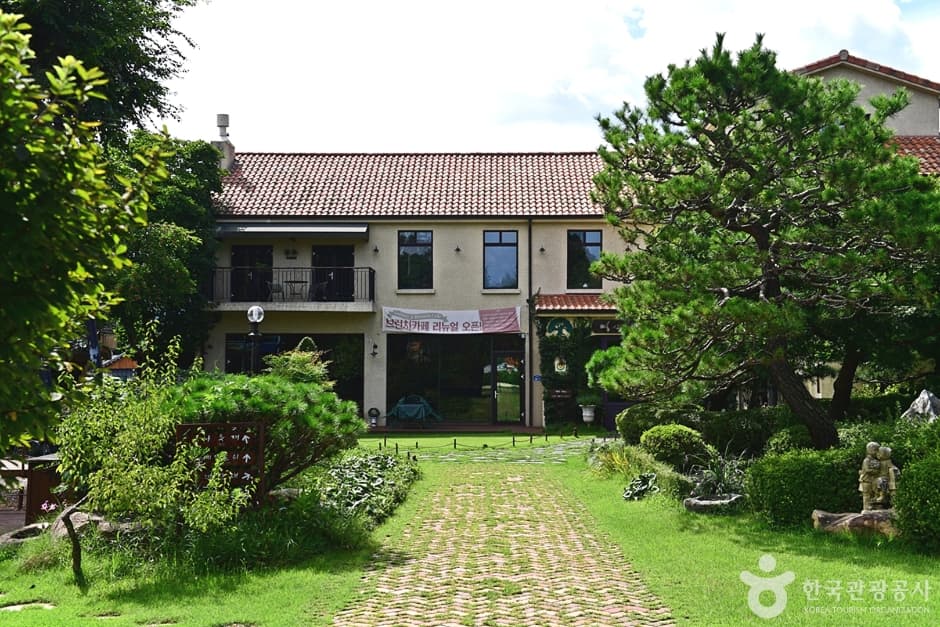 荣山渡口咖啡馆（카페 영산나루）