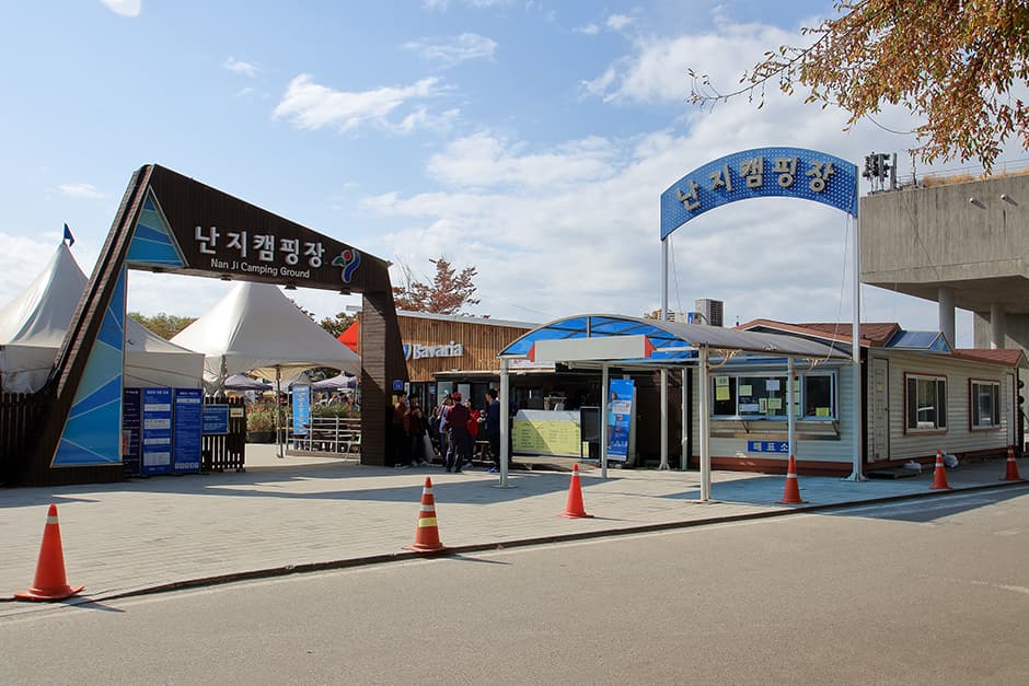 汉江公园兰芝露营场（한강공원 난지캠핑장）