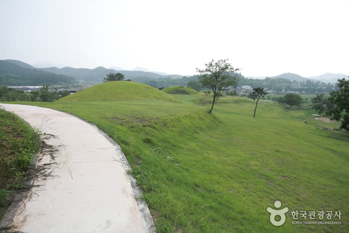 도항.말산리 고분군