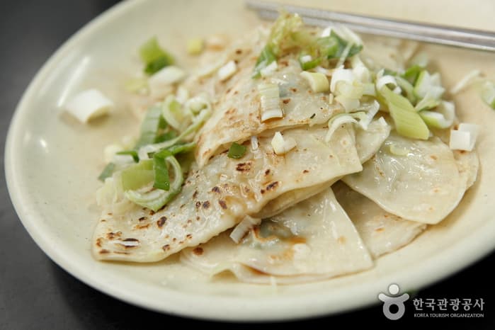 味圣堂扁饺子(미성당납작만두)
