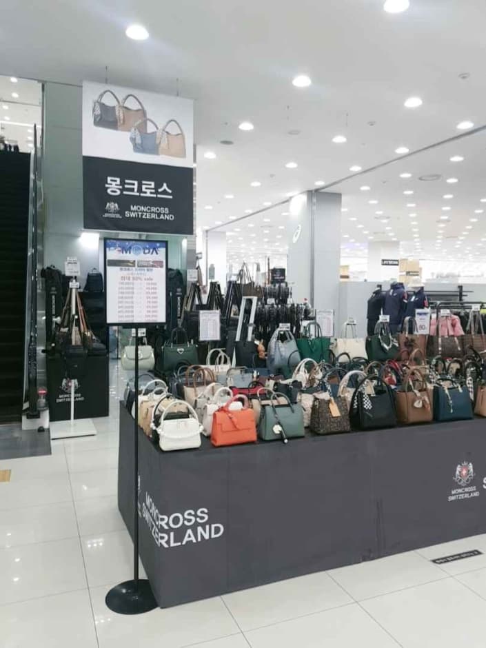 [事后免税店]MONCROSS MODA奥特莱斯仁川店몽크로스 모다아울렛 인천점
