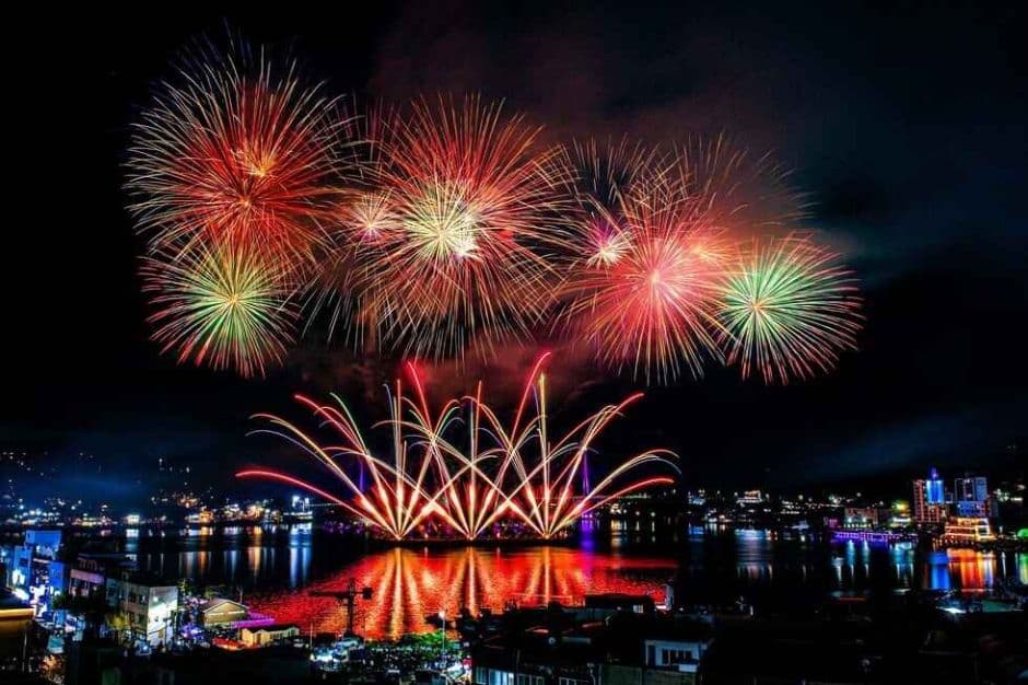 Yeosu Night Sea Fireworks Festival (여수밤바다불꽃축제)
