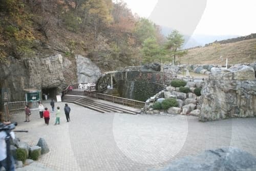 Danyang Ondaldonggul Cave (단양 온달동굴)