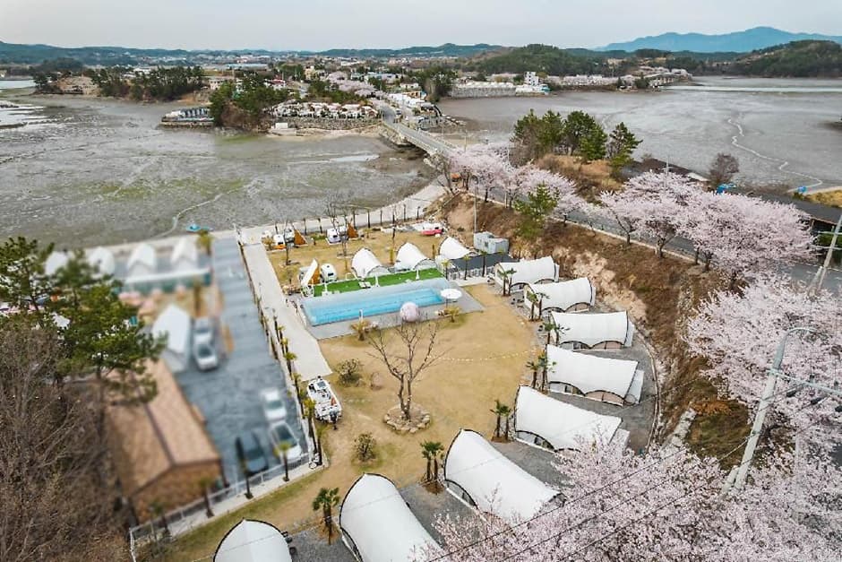 럭셔리 토리글램핑