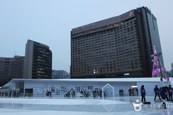 Seoul Plaza Ice Skating Rink (서울광장 스케이트장)