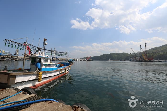 Imwonhang Port (Imwonhang Breakwater - Domigul Cave) (임원항 (임원항방파제 - 도미굴))