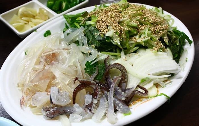 青松活鱿鱼 ( 청송산오징어 )