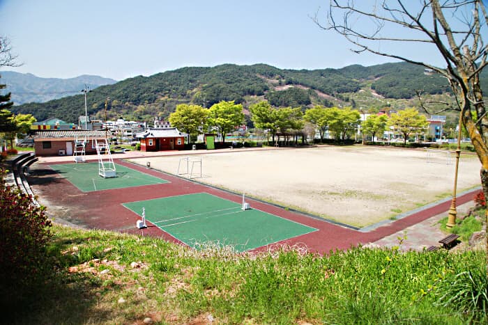 숙박_전남_(주)제이디에치(노고단 게스트하우스&호텔)_운동장