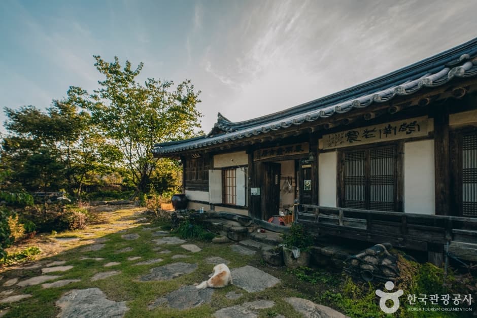 Chunujae House  / 춘우재고택