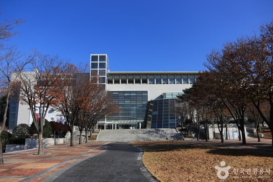 庆南道立美术馆(경남도립미술관)