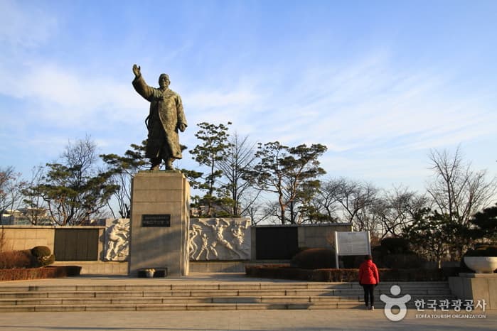 서울_중구_백범김구선생상02