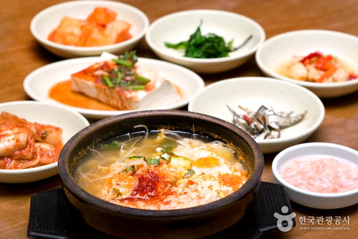 Bonga Kongnamul Haejangguk (본가콩나물해장국)