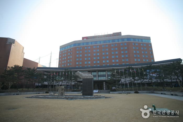 The K Art Hall (더케이아트홀)