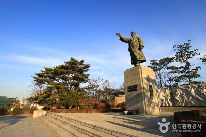 서울_중구_백범김구선생상03