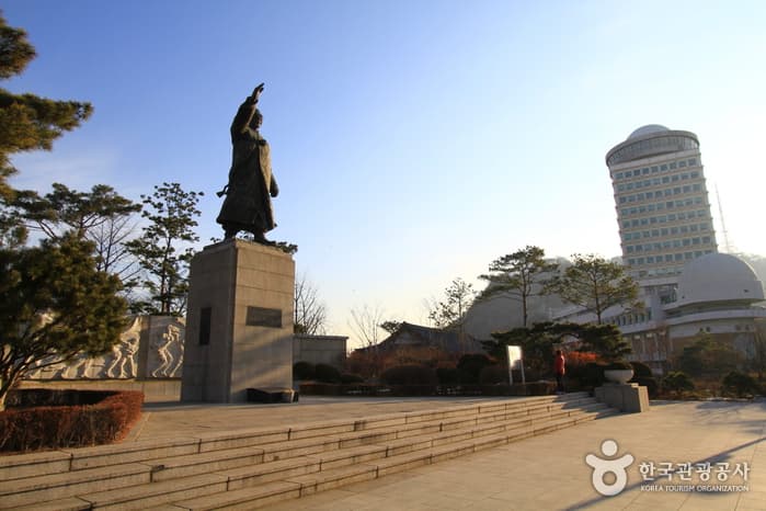 서울_중구_백범김구선생상04