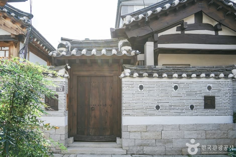 Hanok Essay Seochon (한옥에세이 서촌)