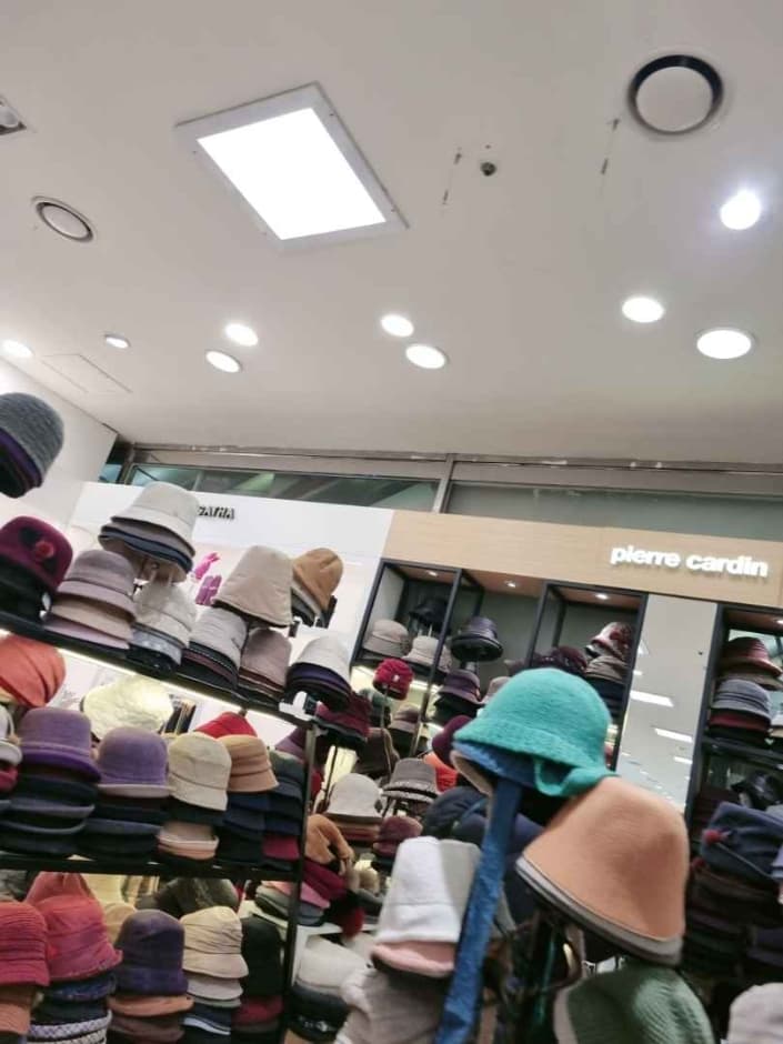 피에르가르뎅 모자 뉴코아 평촌