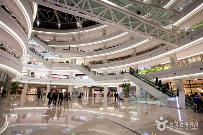 Times Square Main Atrium (아트리움)
