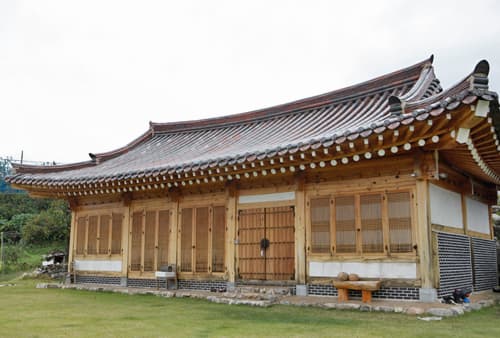 冰谷韩屋度假民宿（얼음골한옥펜션&캠핑장）