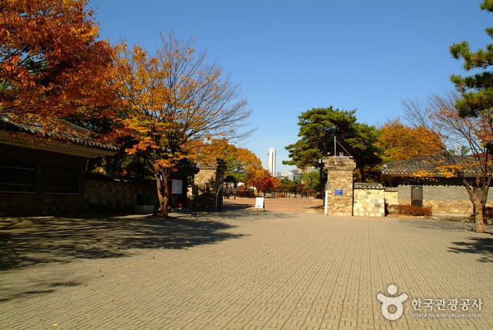 首尔石村洞古墓群(서울 석촌동 고분군)