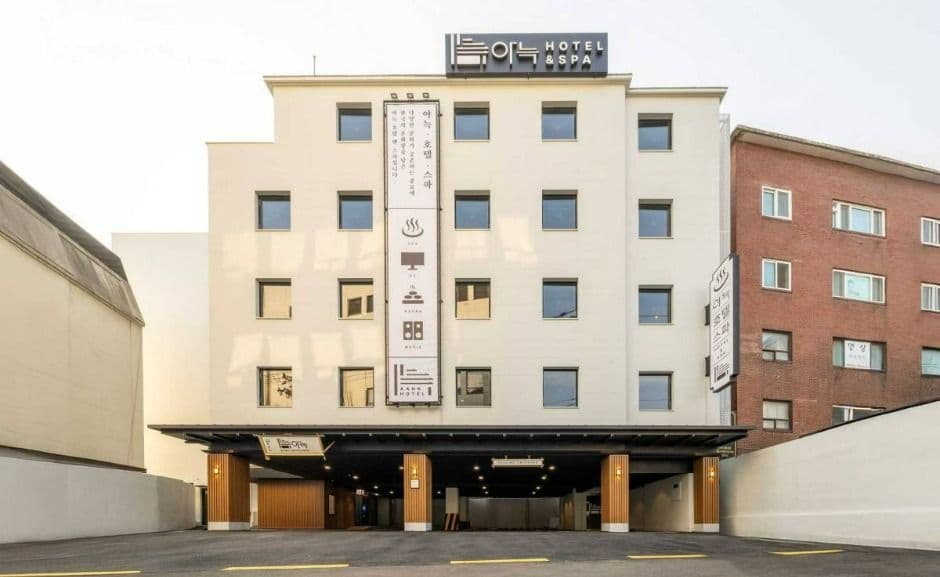 Aank Hotel & Spa Jongno Unni Branch (아늑호텔 앤 스파 종로운니점)