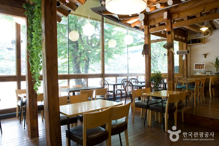 서울 삼청동 카페달 내부_2