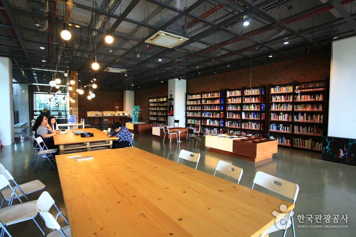 대구_중구_폐허에서 예술 공간으로 리노베이션, 대구예술발전소와 수창청춘맨숀_06