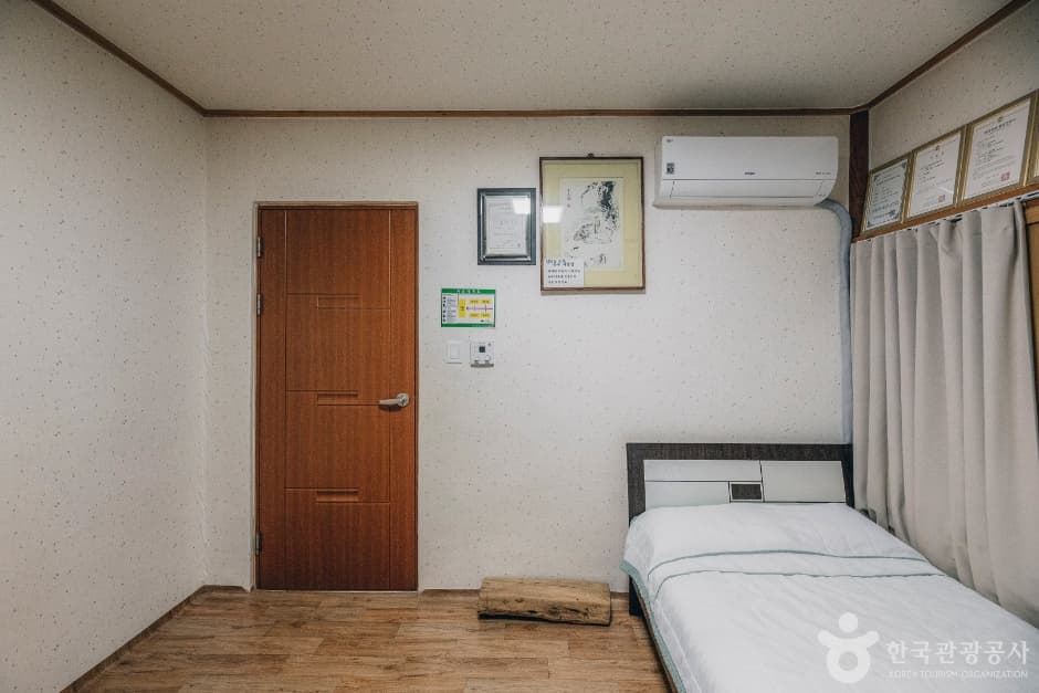 여수한옥체험관_매화방 1