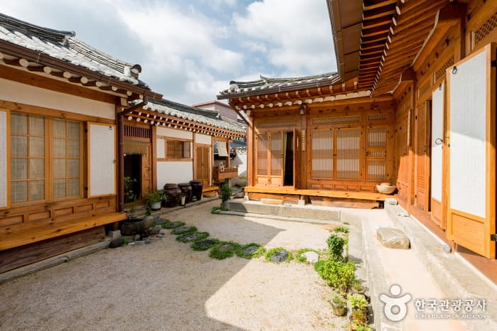 서울_한옥게스트하우스동촌재_전경 2