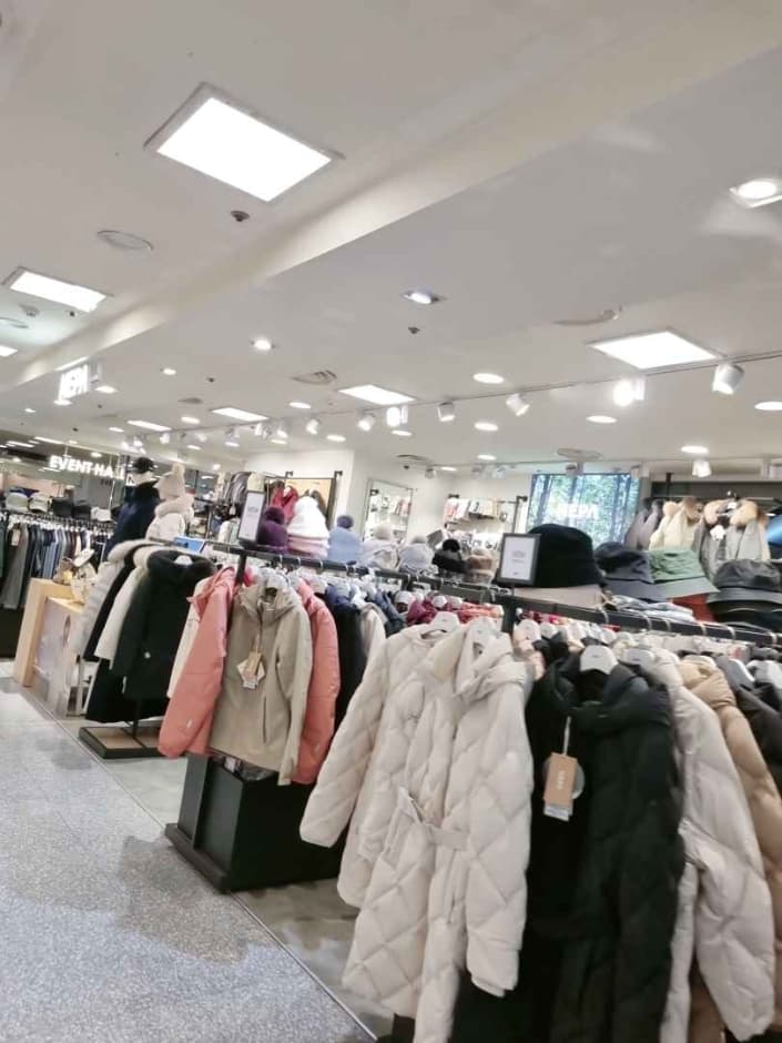 [事后免税店]耐葩NEWCORE坪村店네파 뉴코아 평촌