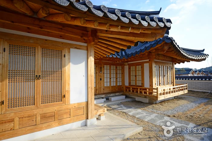 Gangenung Ojuk Hsnok Village (강릉오죽한옥마을)